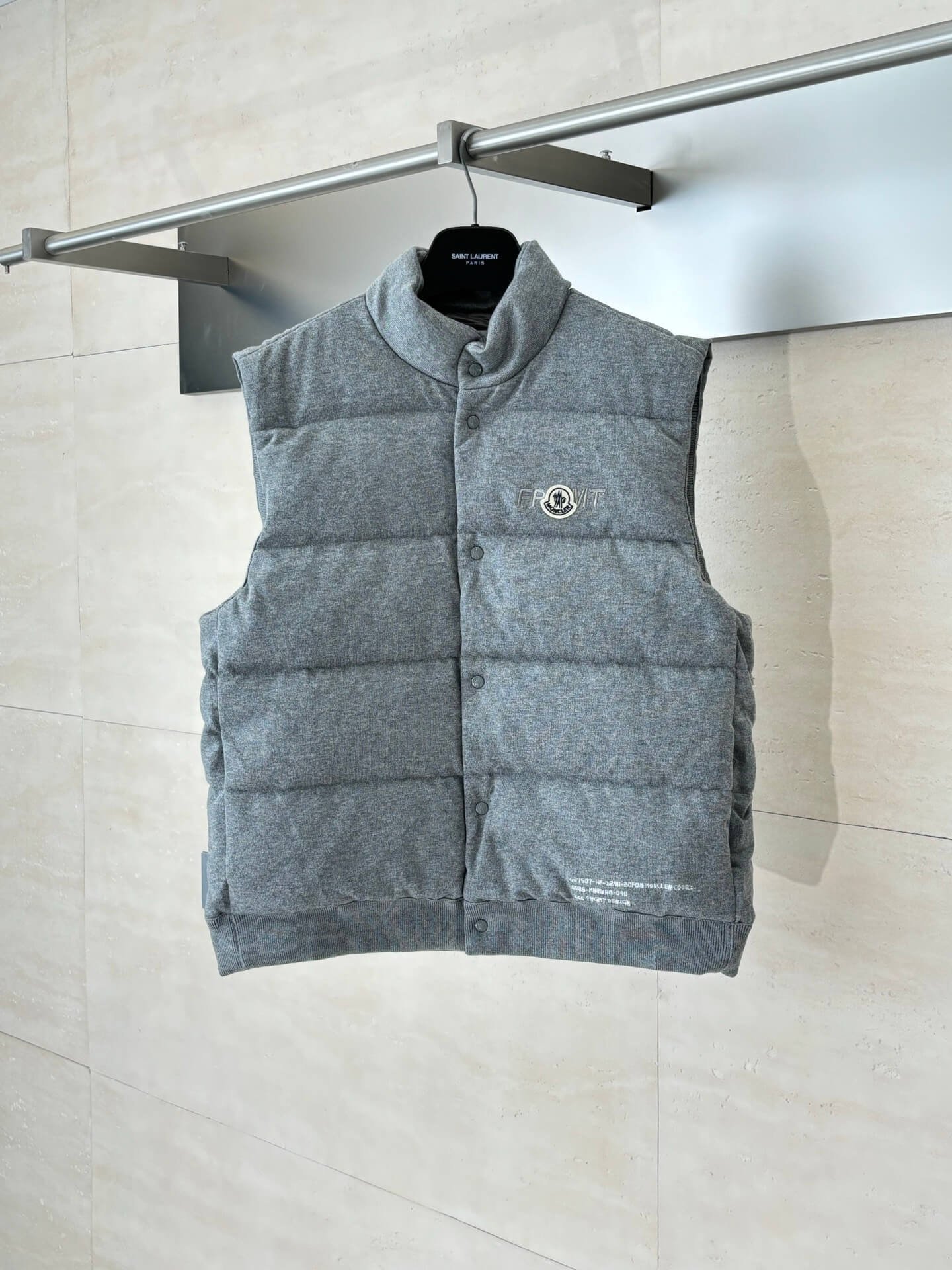 モンクレール メンズ ダウンジャケット 偽物 激安 冬