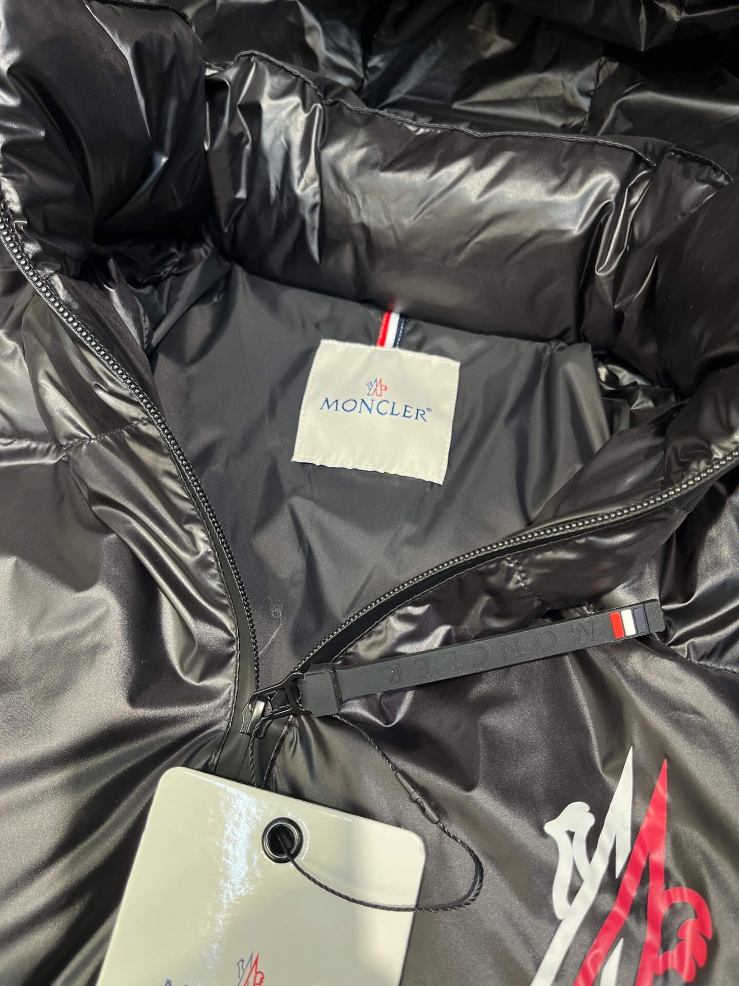 モンクレール メンズ ダウンジャケット コピー 絶賛発売中 特別仕様