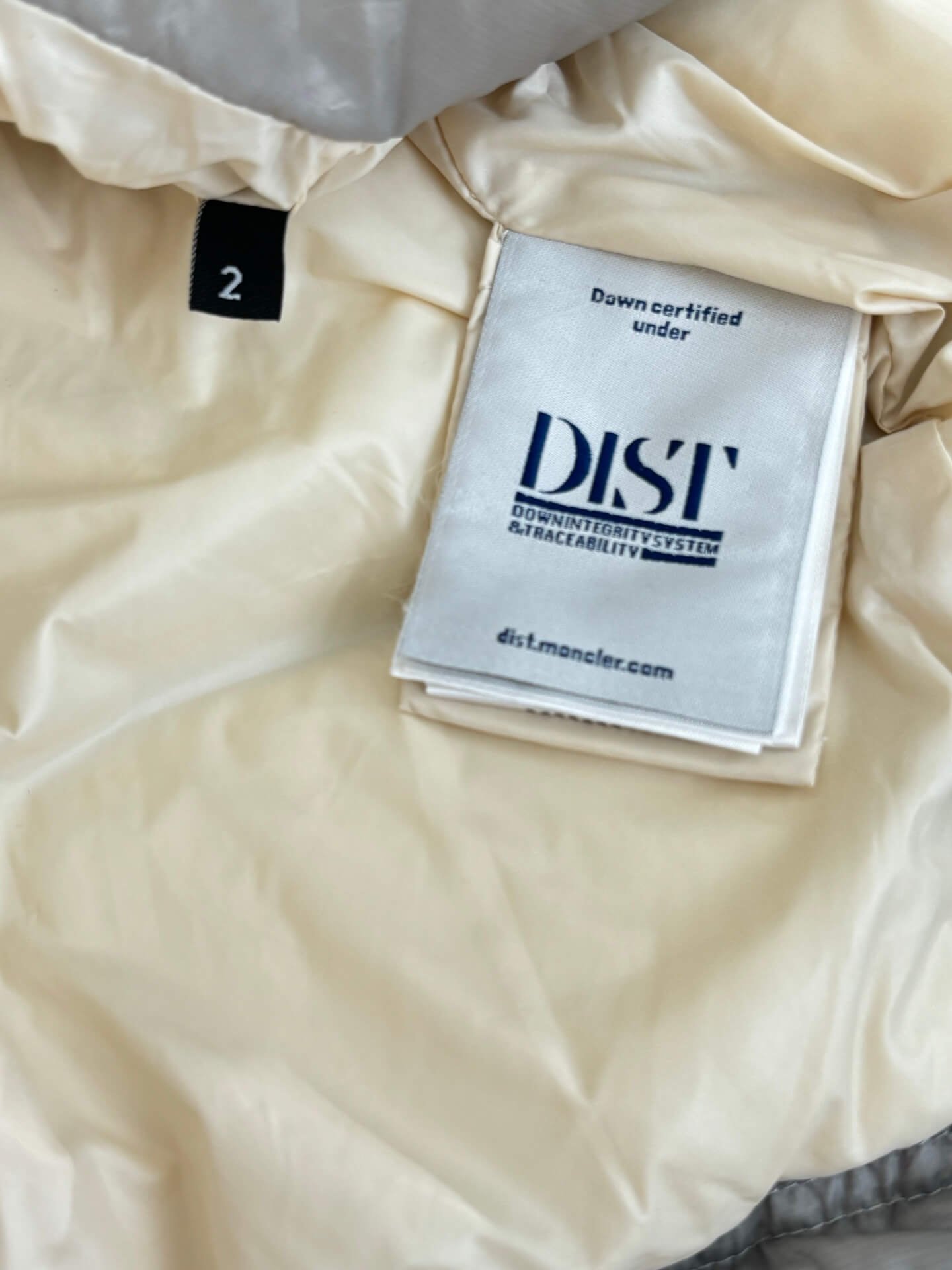 モンクレール メンズ ダウンジャケット 偽物 季節限定 ダウン