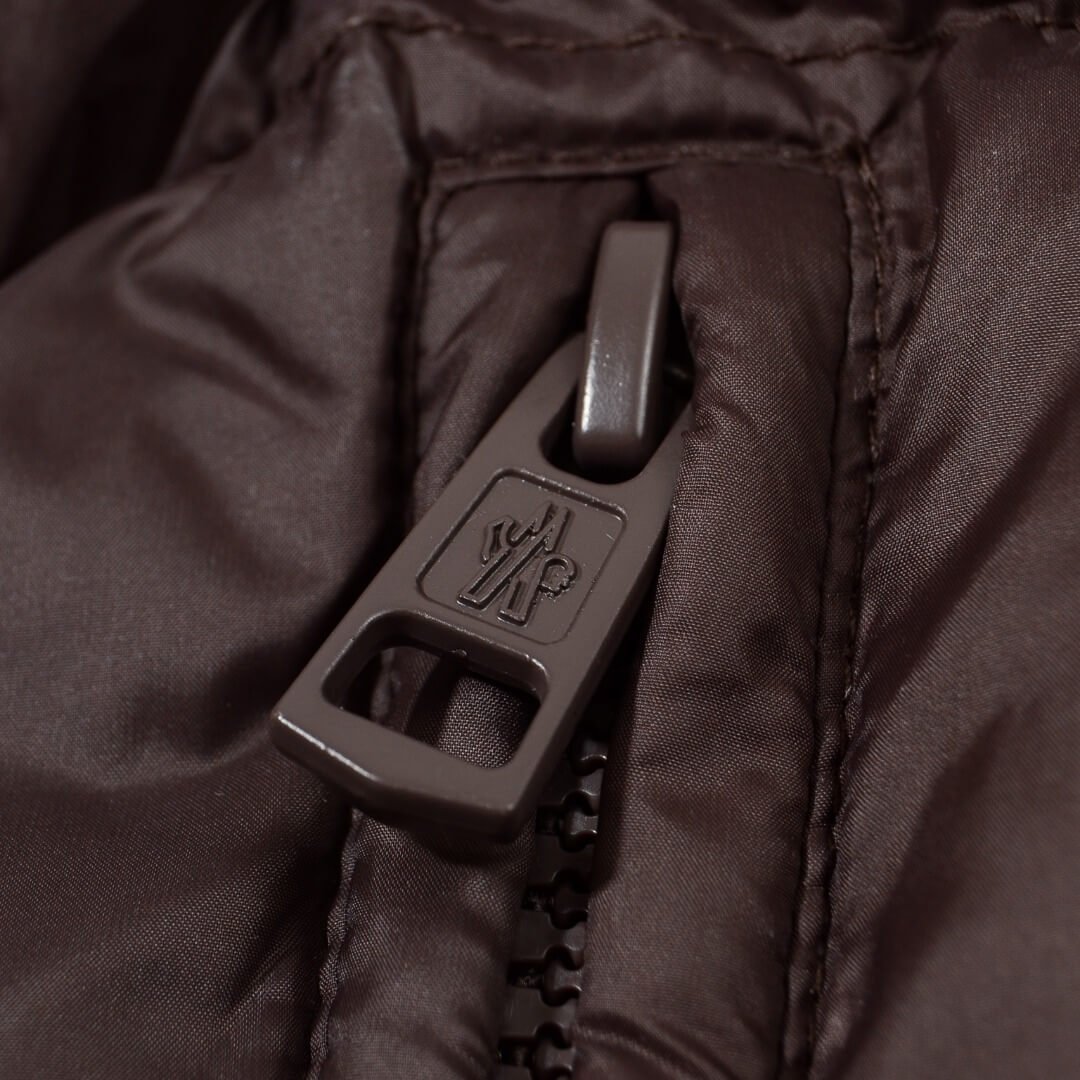 モンクレール メンズ ダウンジャケット コピー スタイリッシュ 軽やかな着心地