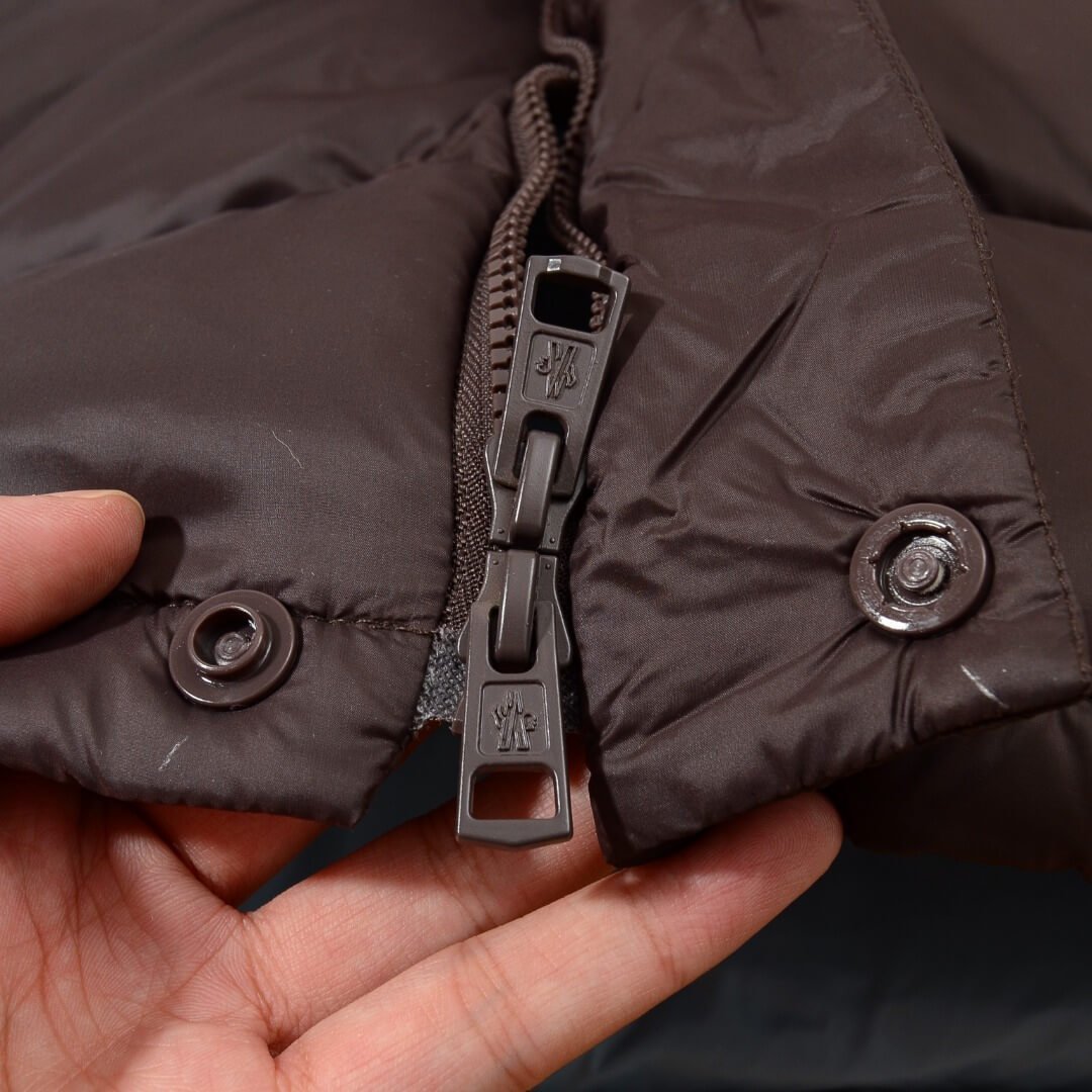 モンクレール メンズ ダウンジャケット コピー スタイリッシュ 軽やかな着心地