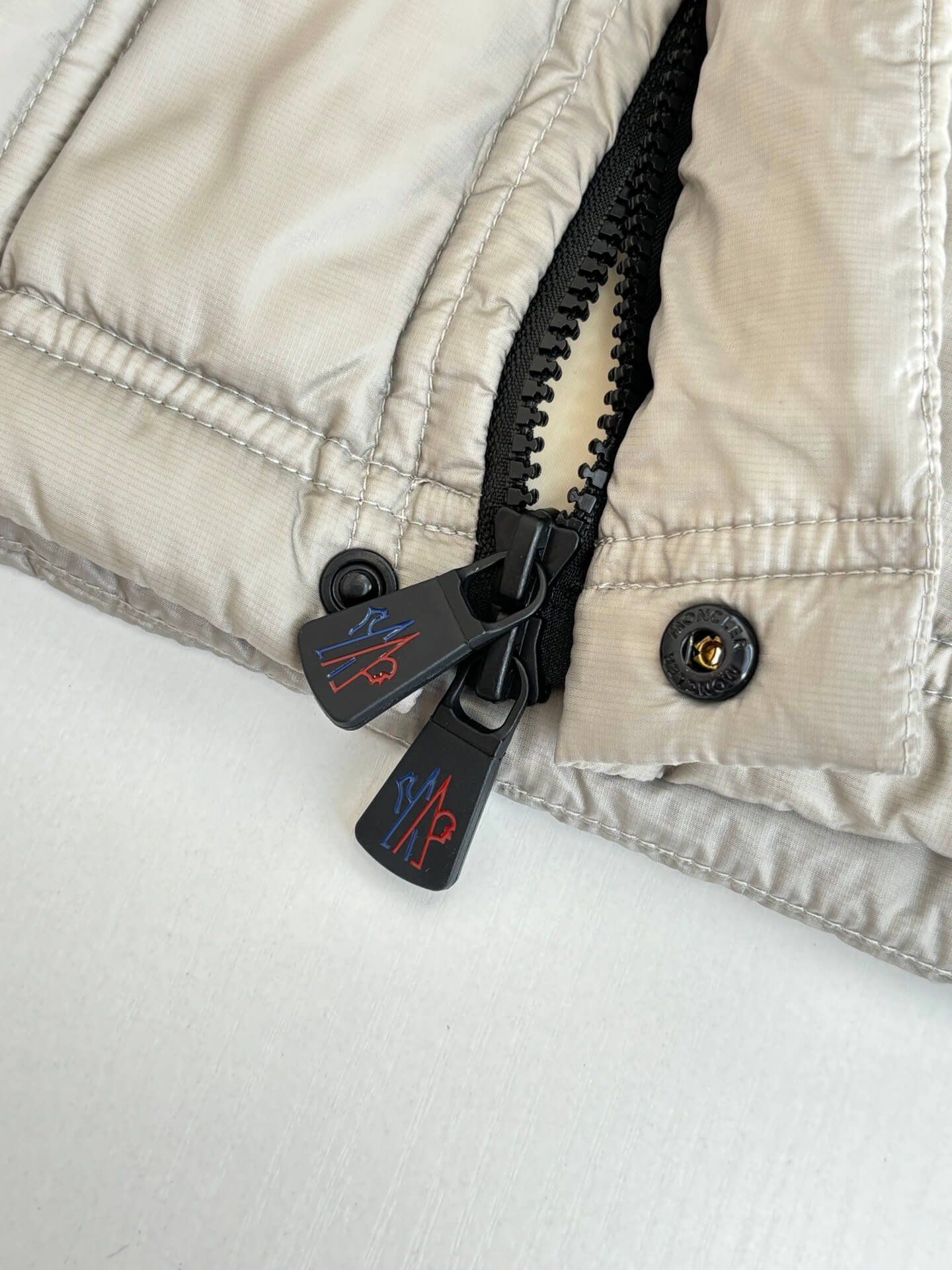 モンクレール メンズ ダウンジャケット コピー品 格安 上質な仕上がり