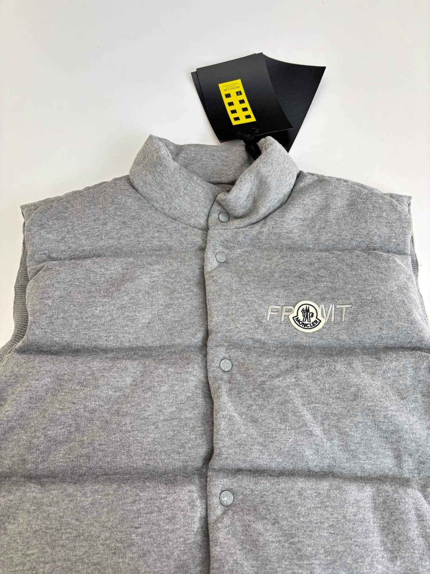 モンクレール メンズ ダウンジャケット 偽物 激安 冬