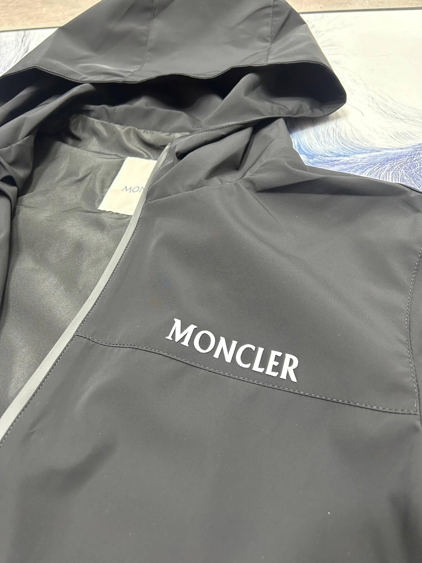 モンクレール メンズ ダウンジャケット コピー 高級感 絶賛発売中