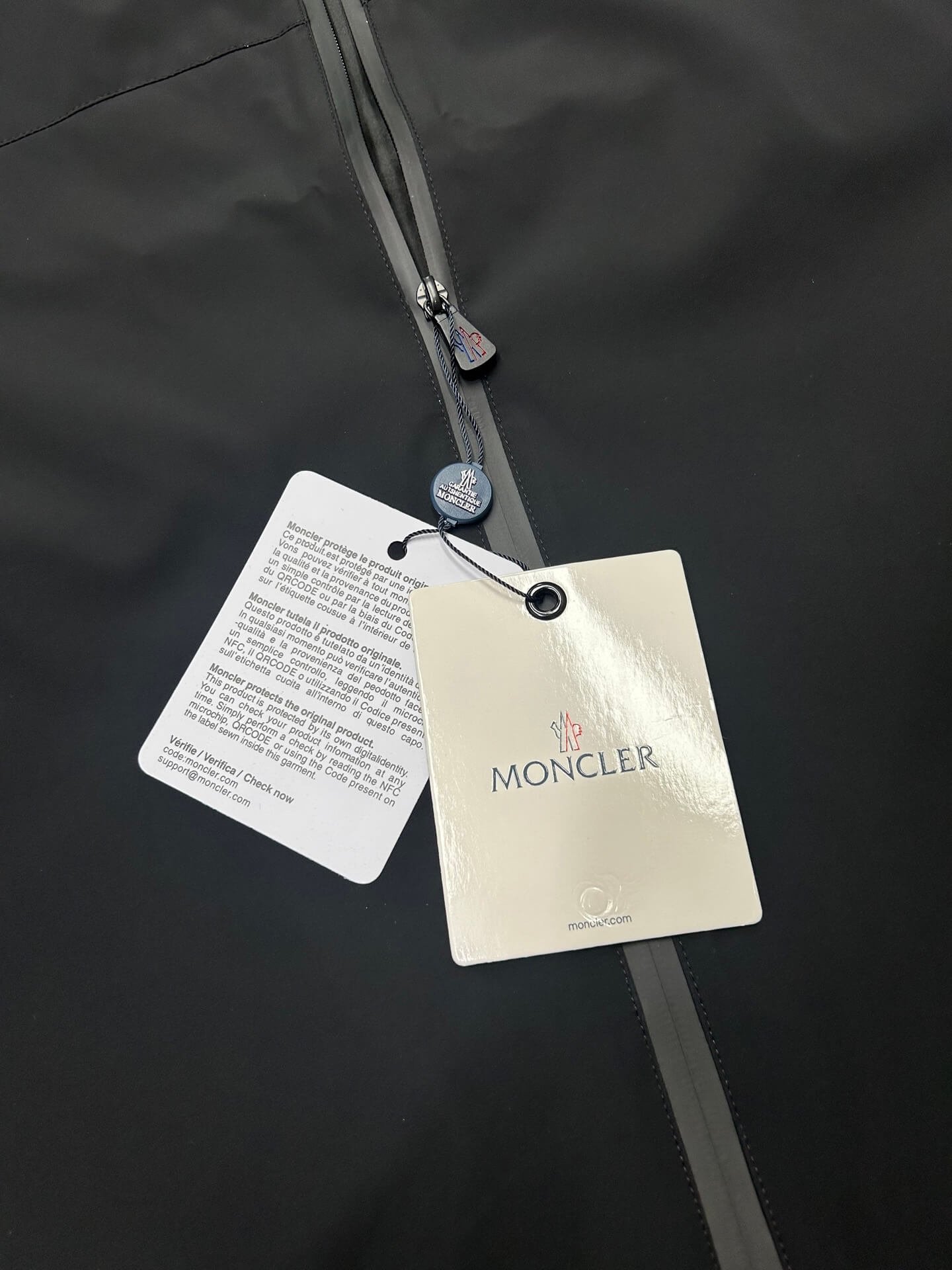 モンクレール メンズ ダウンジャケット コピー 高級感 絶賛発売中