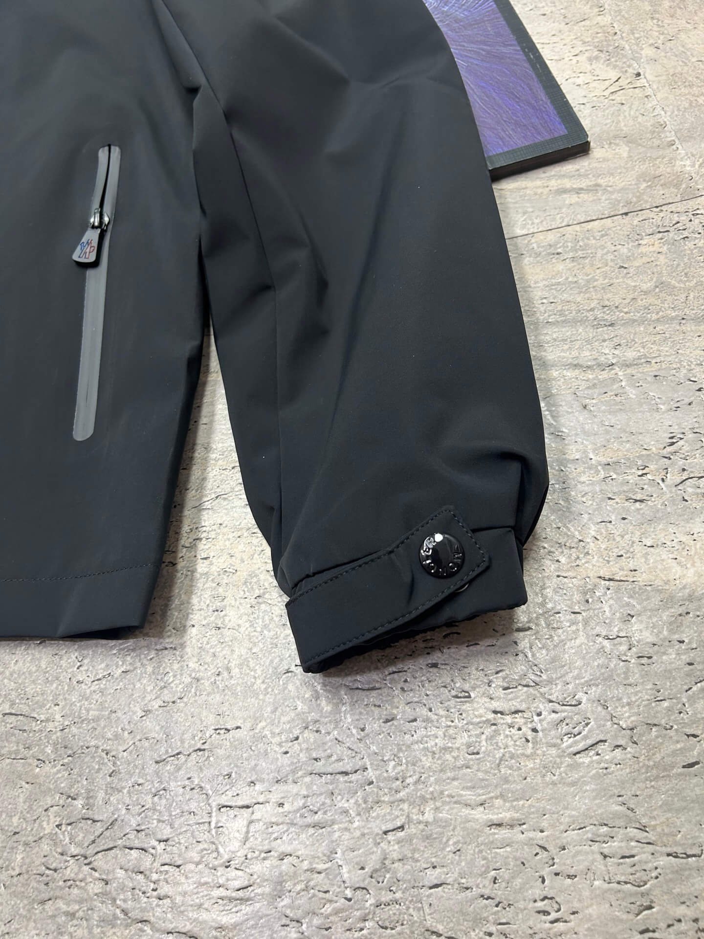 モンクレール メンズ ダウンジャケット コピー 高級感 絶賛発売中