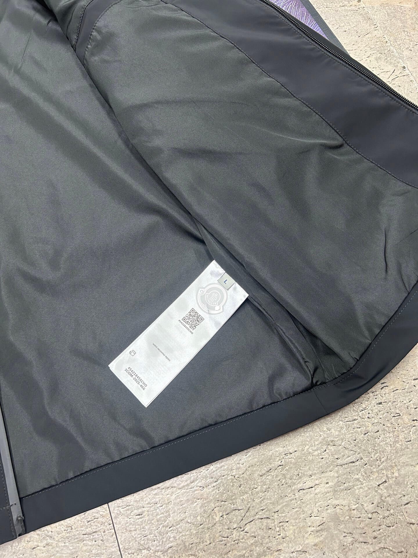 モンクレール メンズ ダウンジャケット コピー 高級感 絶賛発売中