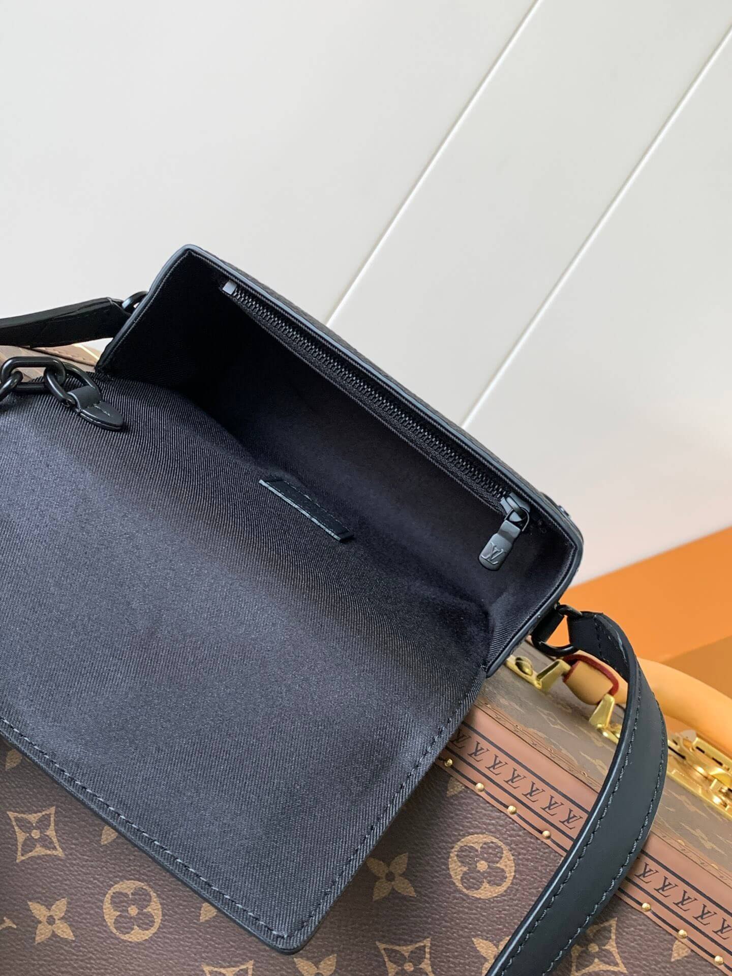 M81746 ルイヴィトン メンズ ショルダーバッグ コピー オンオフ兼用 軽量 - 画像 (8)