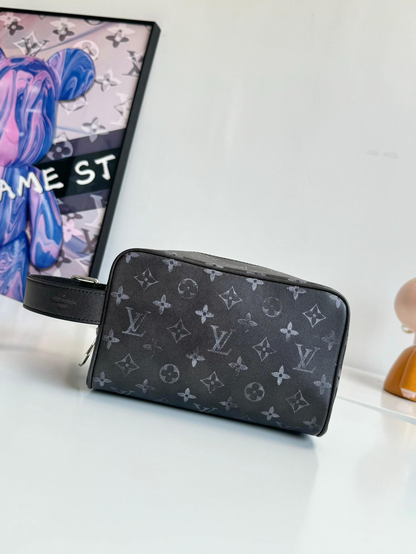 M83112 ルイヴィトン メンズ ショルダーバッグ コピー 上品な印象 機能性抜群