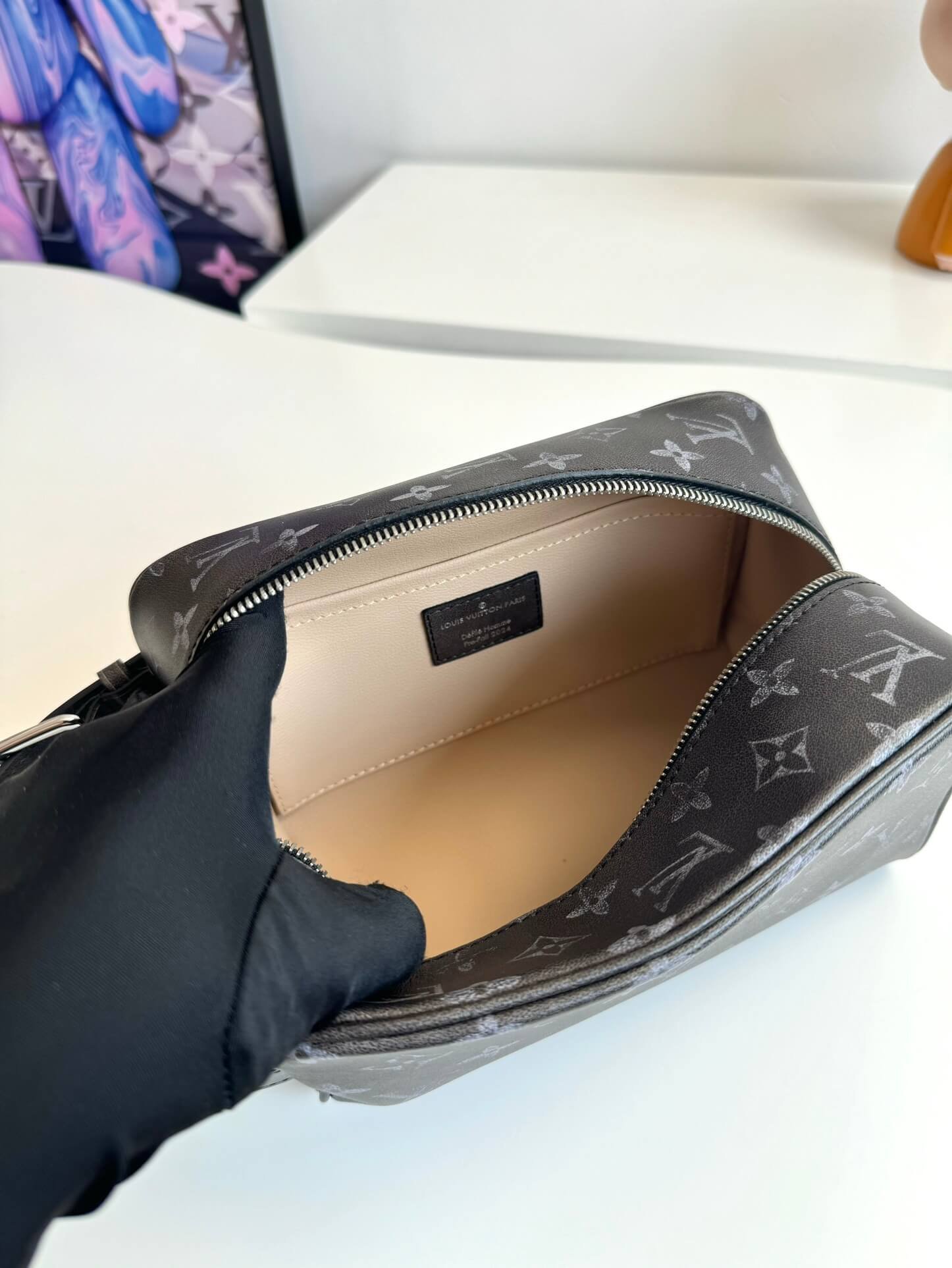 M83112 ルイヴィトン メンズ ショルダーバッグ コピー 上品な印象 機能性抜群 - 画像 (8)