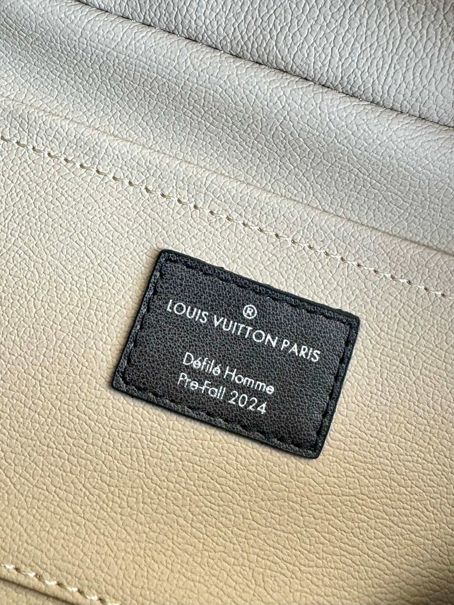 M83112 ルイヴィトン メンズ ショルダーバッグ コピー 上品な印象 機能性抜群 - 画像 (9)