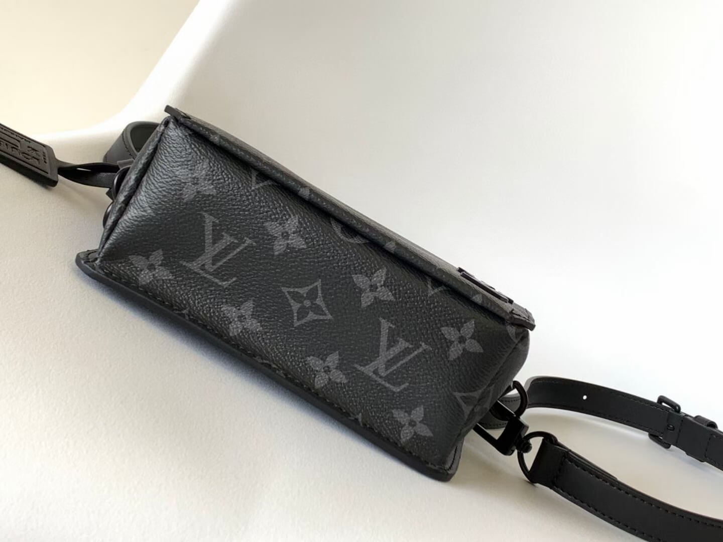 M26020 ルイヴィトン メンズ ショルダーバッグ コピー 新作 高級素材 - 画像 (4)