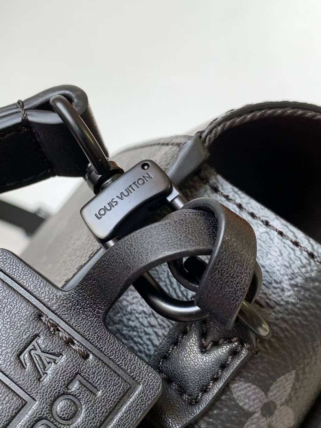 M26020 ルイヴィトン メンズ ショルダーバッグ コピー 新作 高級素材 - 画像 (6)