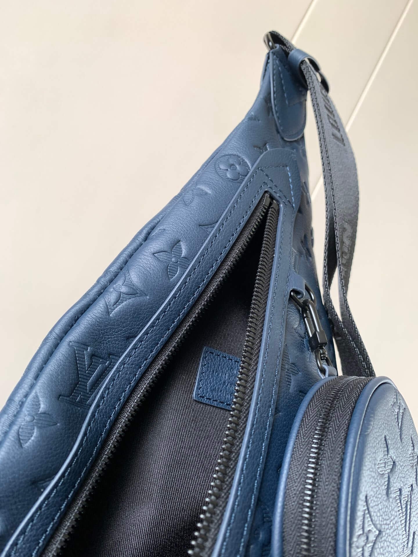 M24467 ルイヴィトン メンズ スリングバッグ ショルダーバッグ 偽物 ベストセラー ビジネスにもカジュアルにも - 画像 (8)