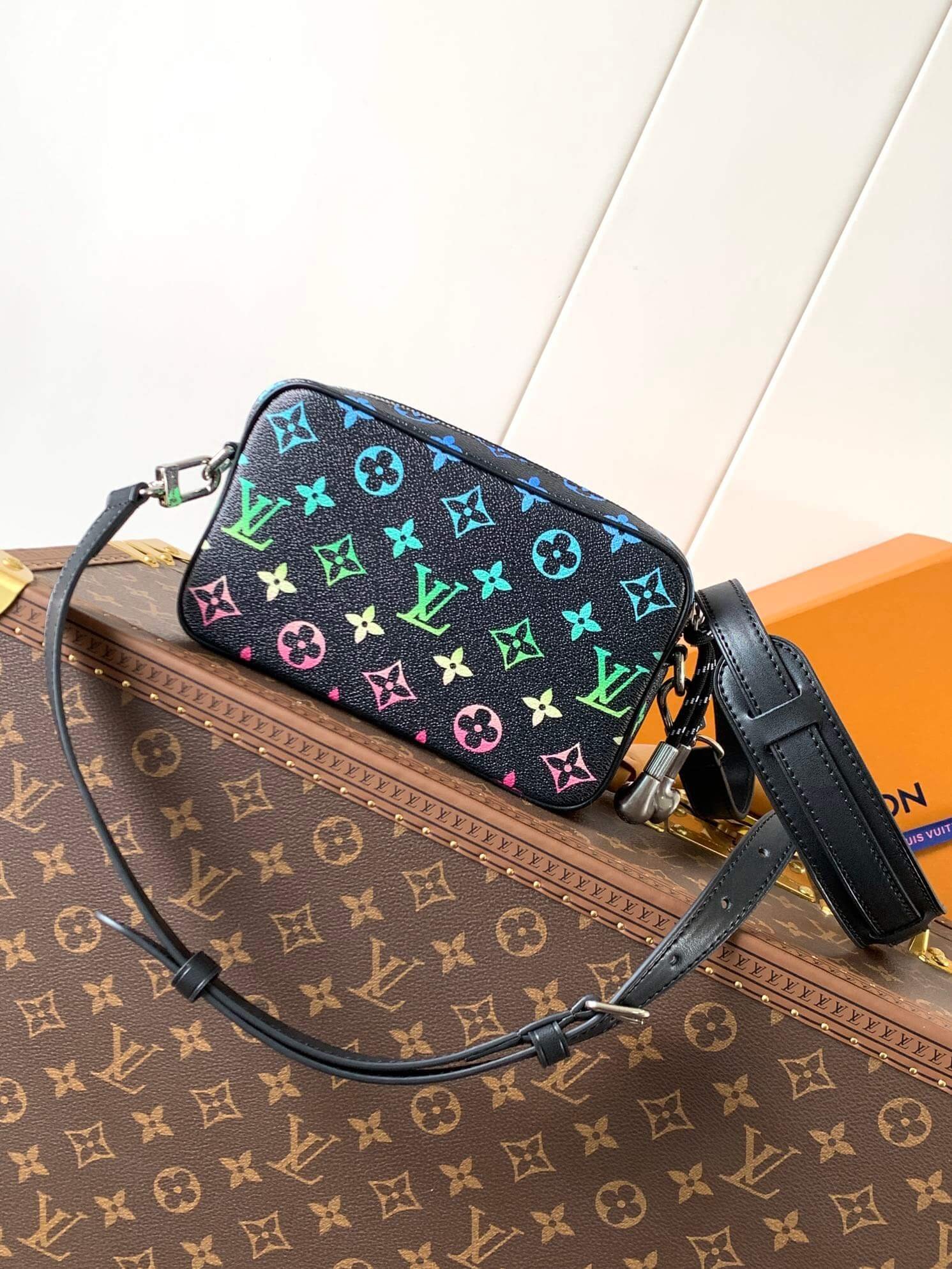 M13903 ルイヴィトン メンズ ショルダーバッグ コピー品 上質な仕上がり 最新モデル - 画像 (6)