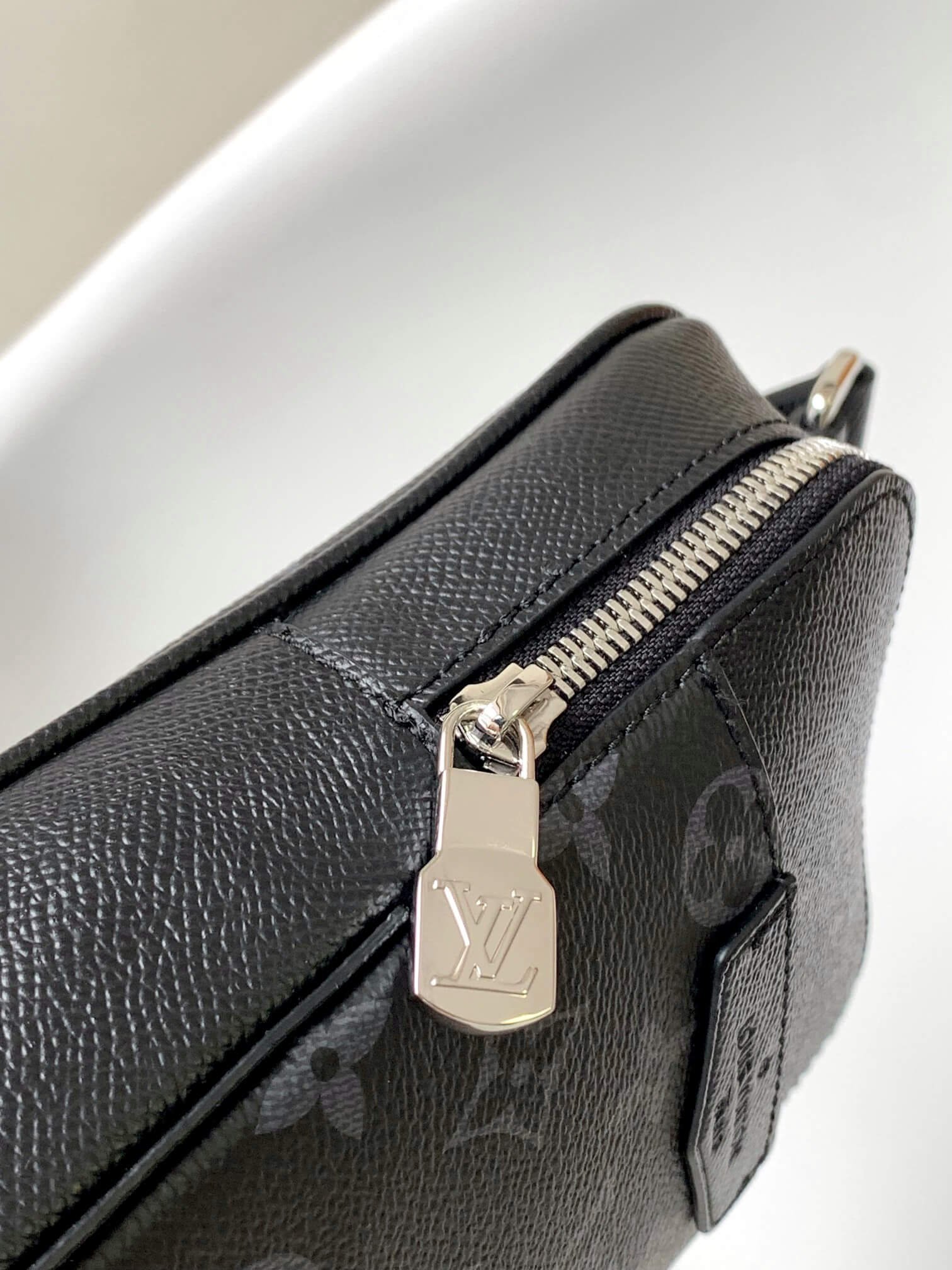 M30741 ルイヴィトン メンズ ショルダーバッグ スーパーコピー ラグジュアリー感 プレゼントにも最適 - 画像 (5)