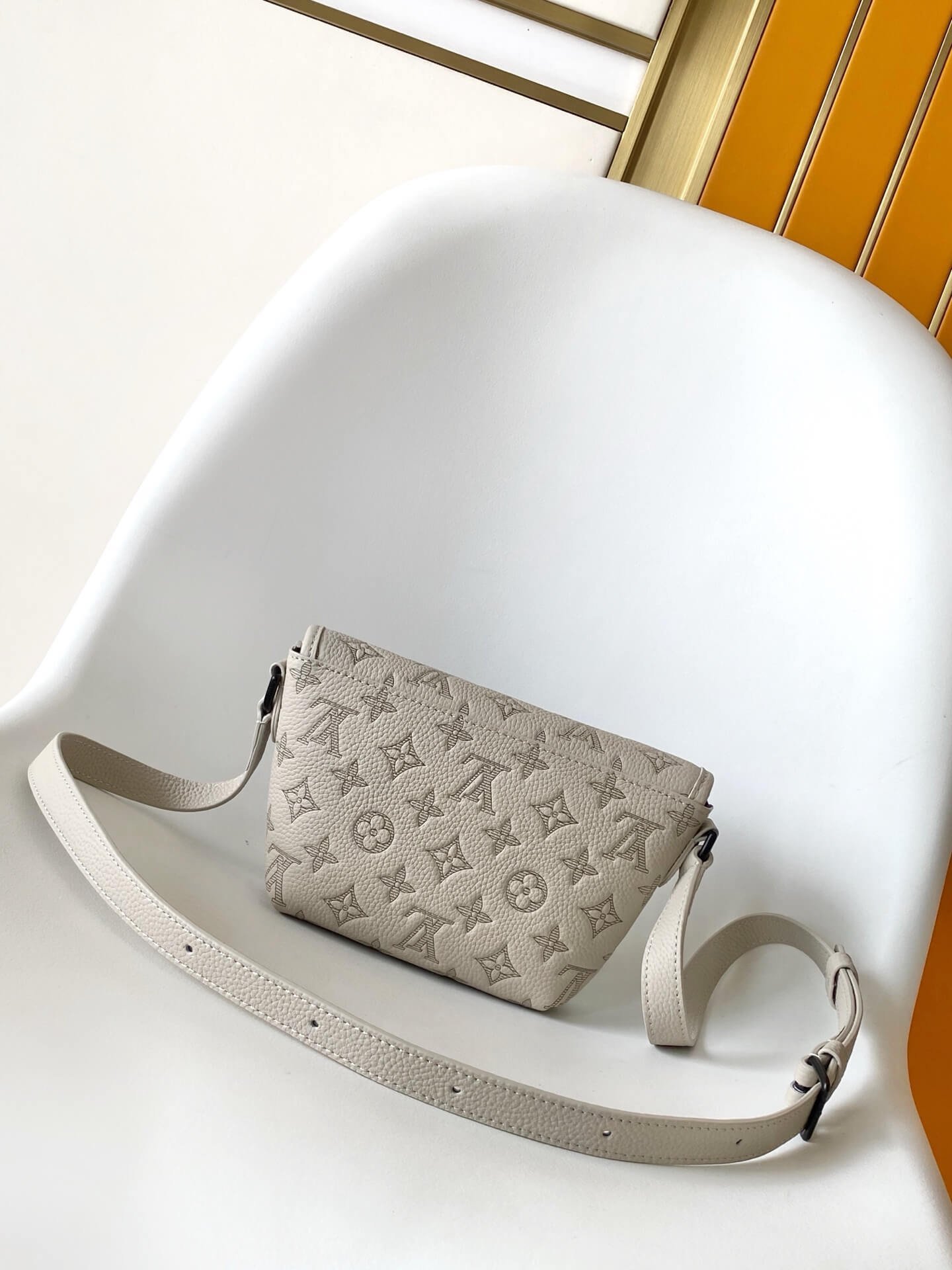 M14794 ルイヴィトン メンズ ショルダーバッグ スーパーコピー 軽量 上質な仕上がり - 画像 (2)