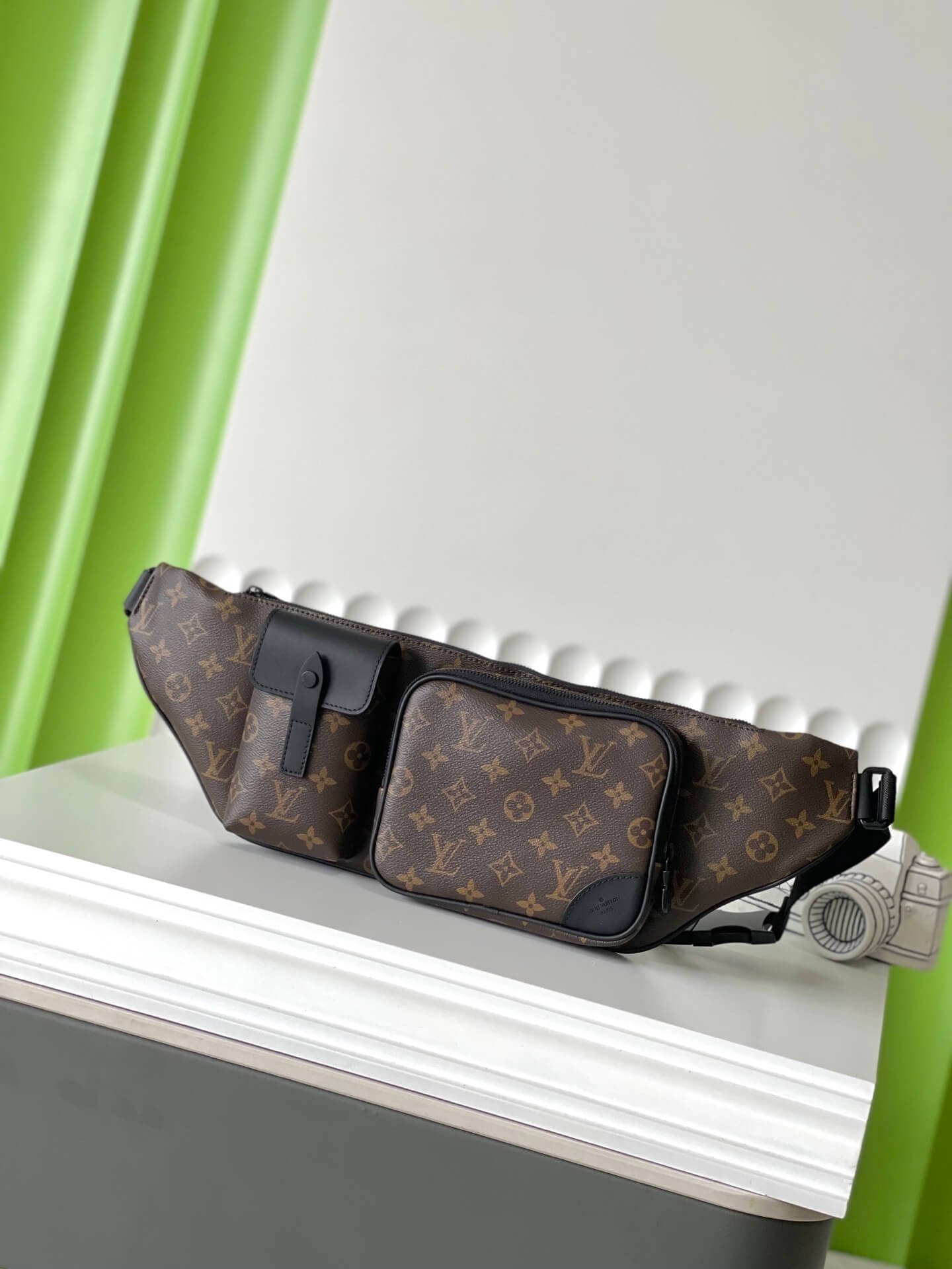 M45337 ルイヴィトン メンズ ショルダーバッグ スーパーコピー 最新モデル ギフトにおすすめ