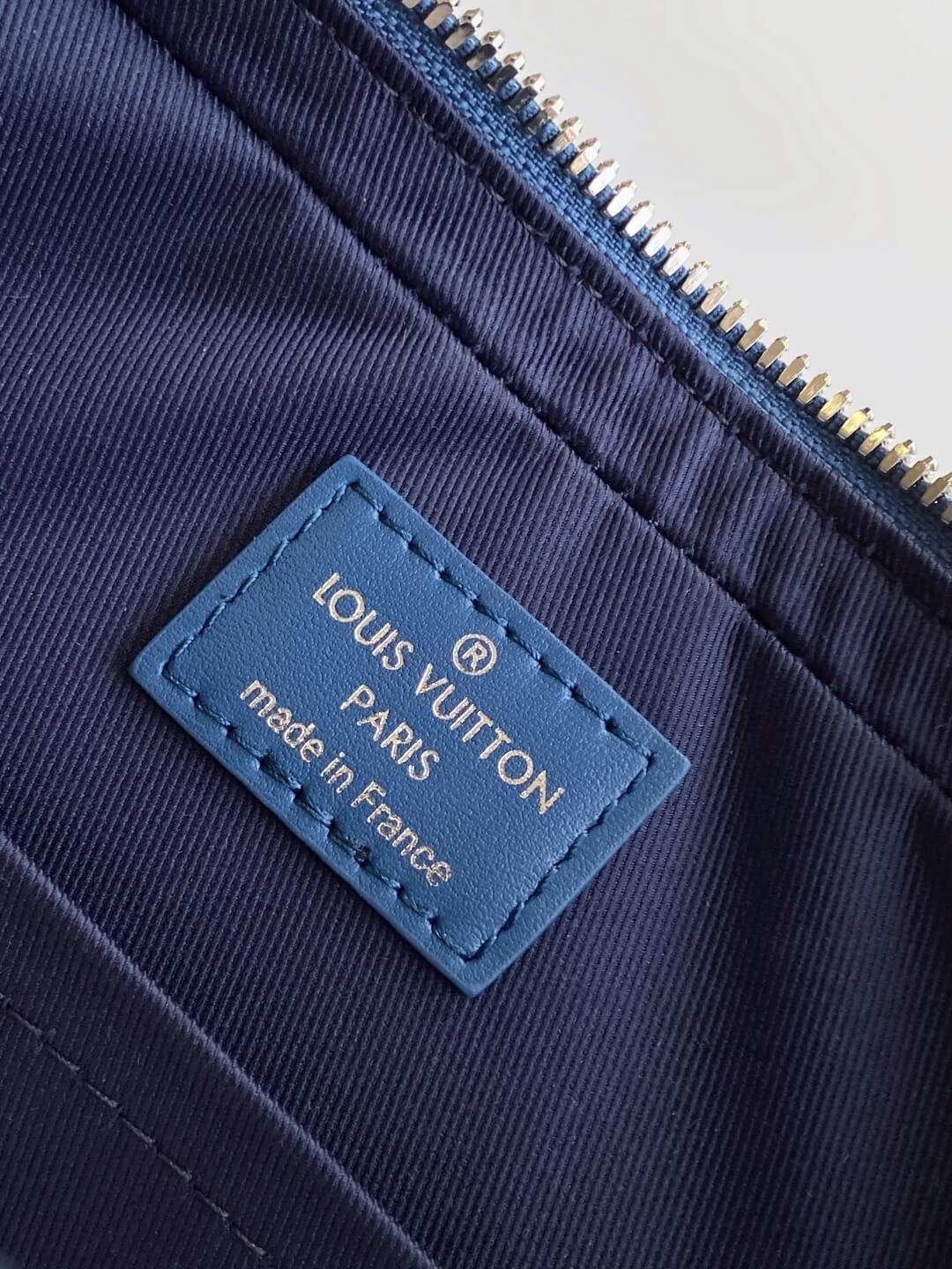 M30848 ルイヴィトン メンズ ショルダーバッグ スーパーコピー ラグジュアリー感 オンオフ兼用 - 画像 (9)