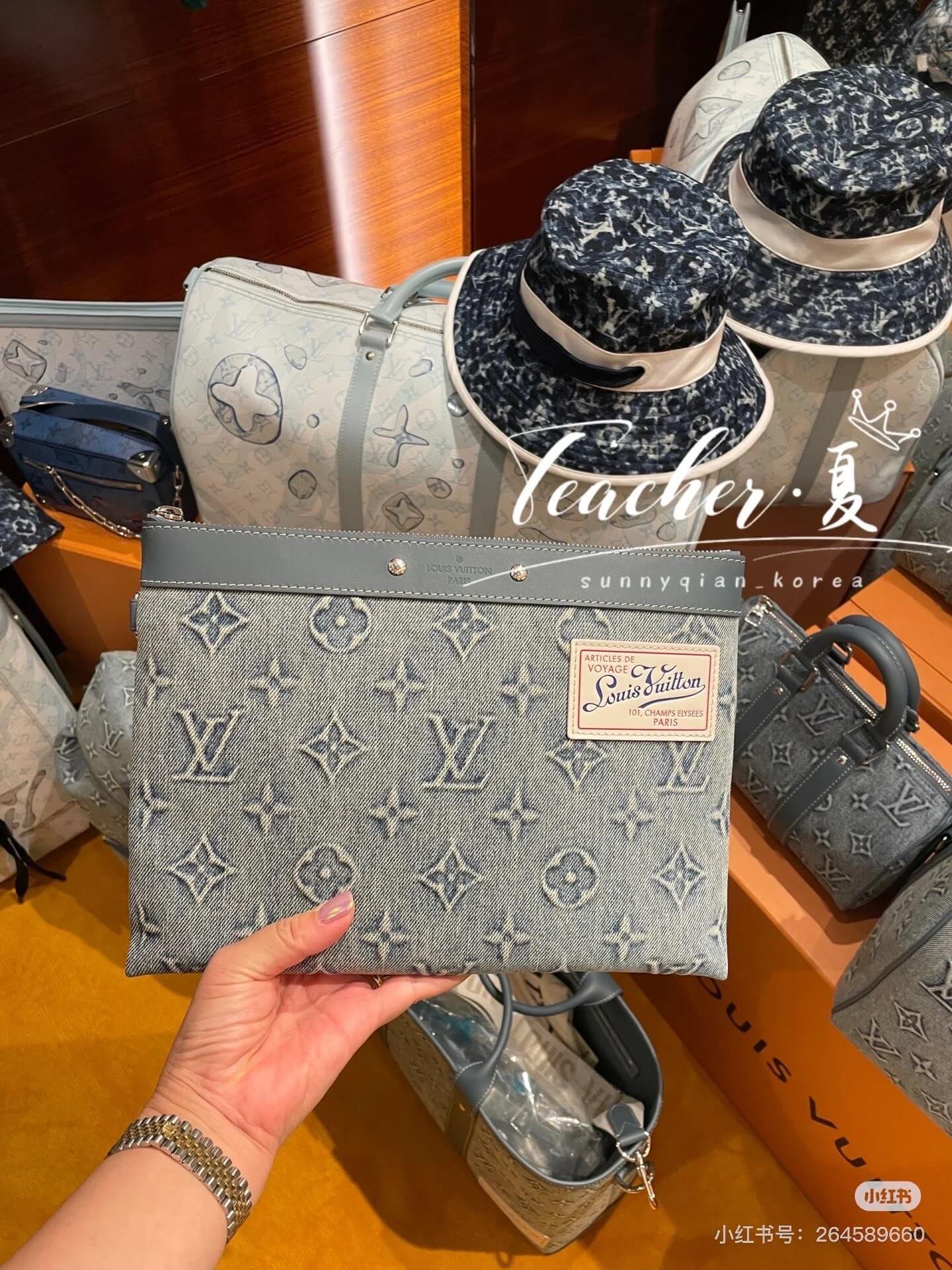 M82313 ルイヴィトン メンズ ショルダーバッグ コピー品 高級感 高級素材