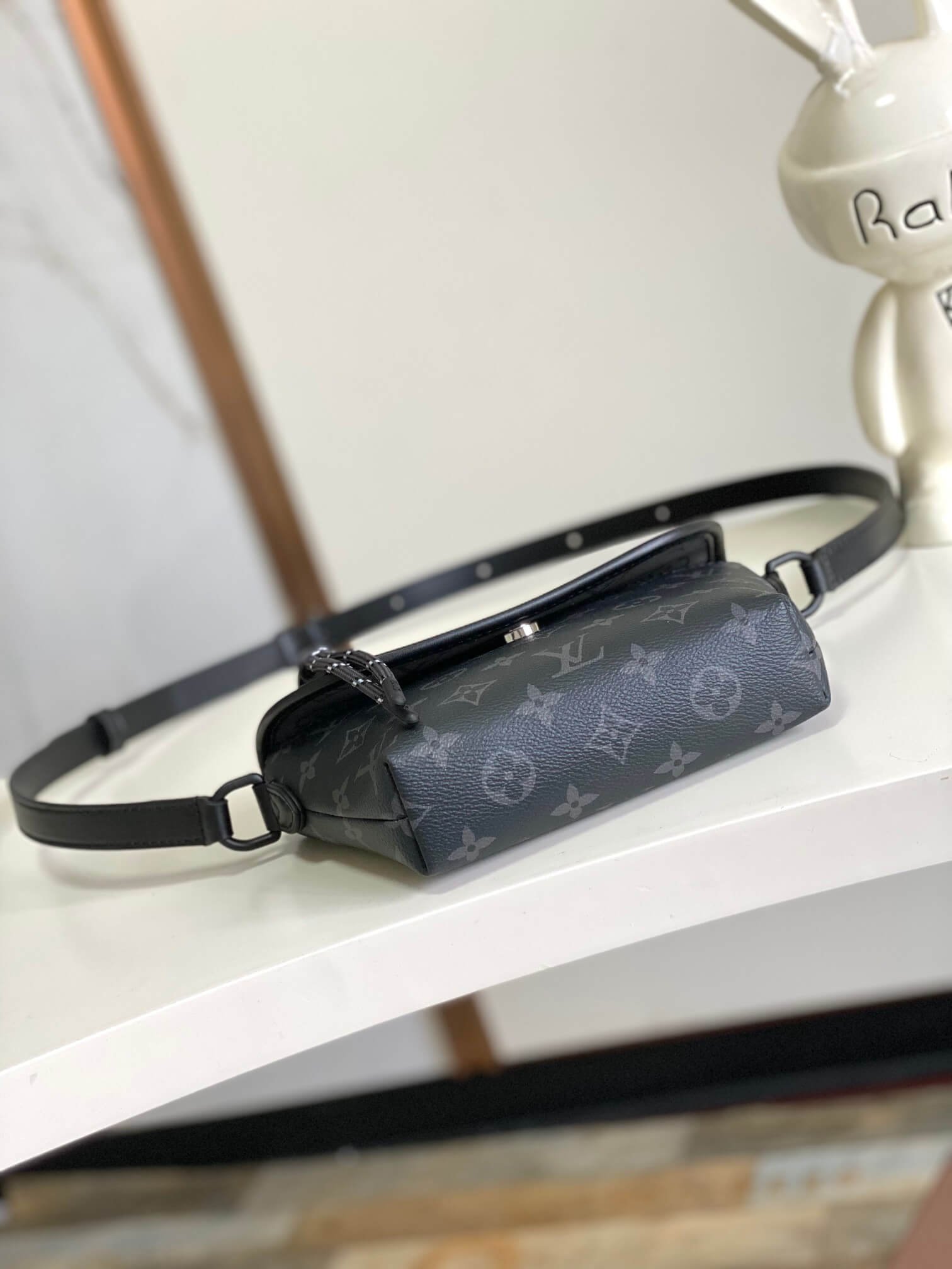 M12806 ルイヴィトン メンズ ショルダーバッグ 偽物 新作 高級素材 - 画像 (4)