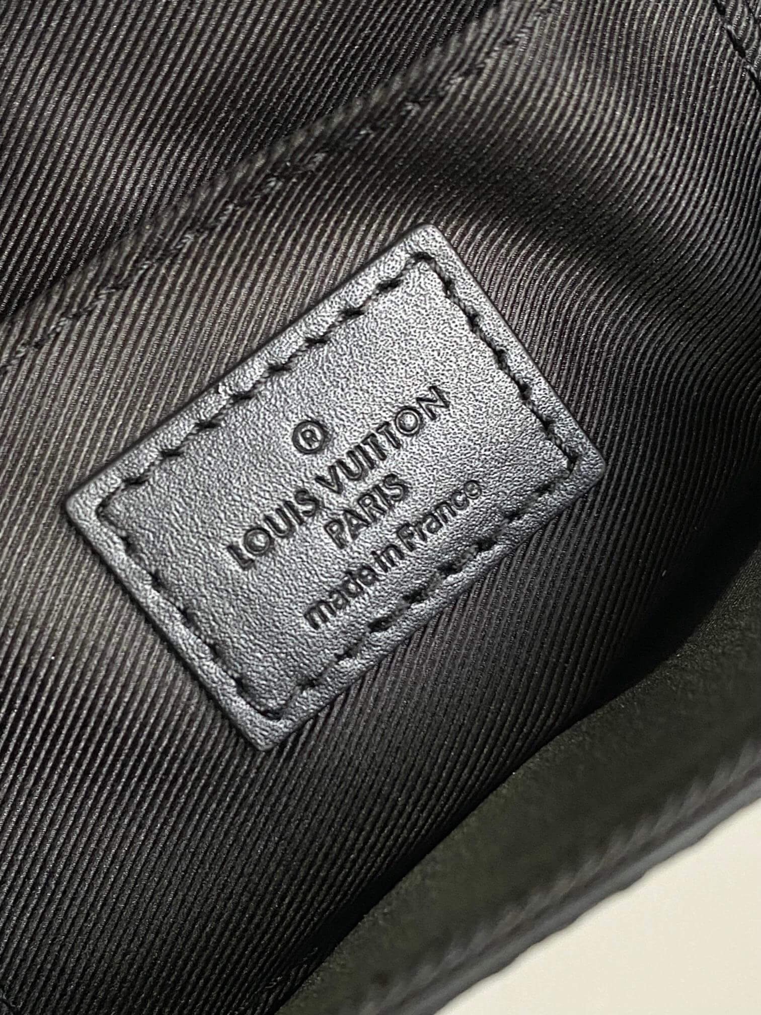 M12806 ルイヴィトン メンズ ショルダーバッグ 偽物 新作 高級素材 - 画像 (9)