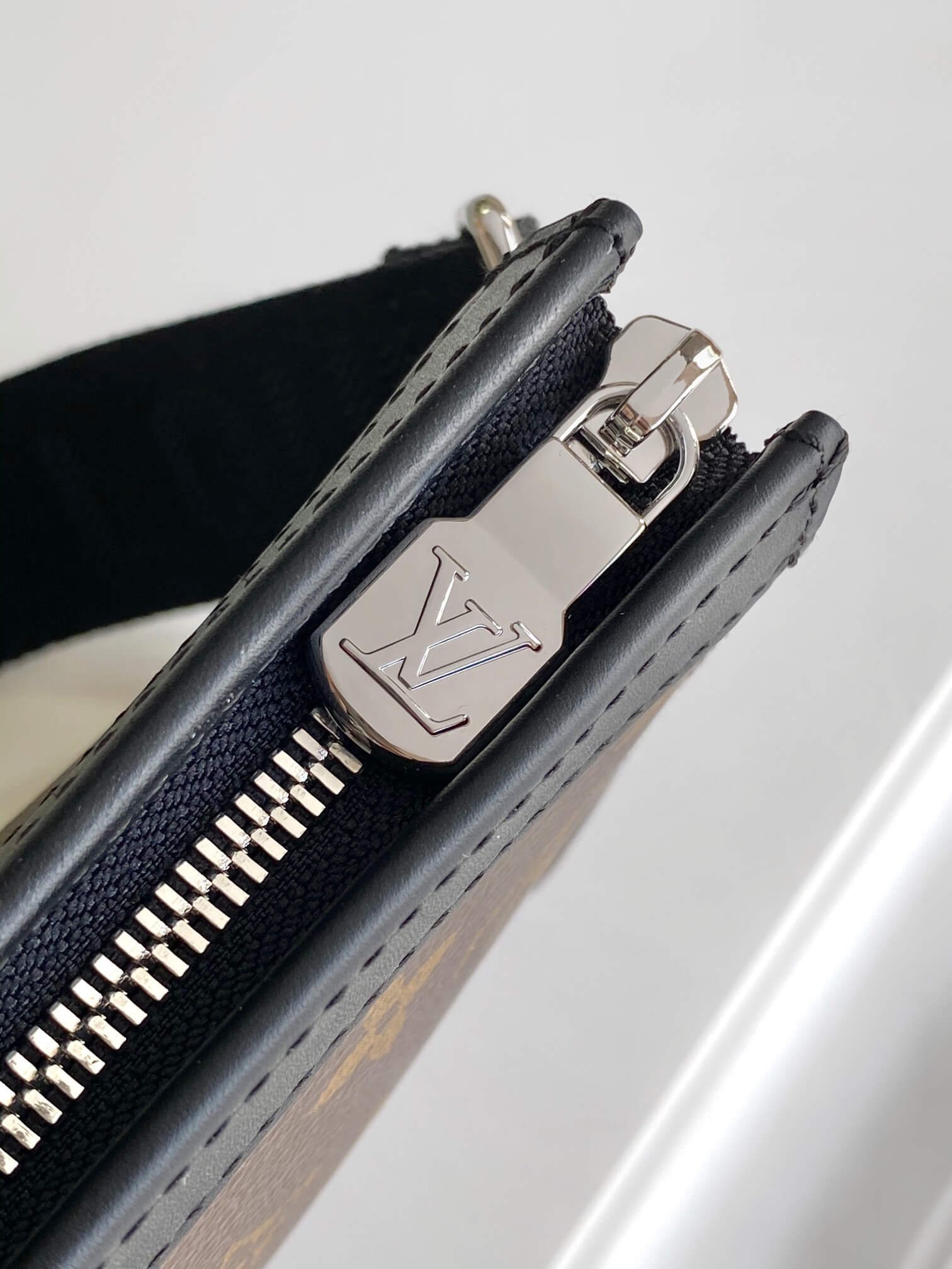 M14036 ルイヴィトン メンズ ショルダーバッグ コピー 持ち運び便利 シグネチャーデザイン - 画像 (8)