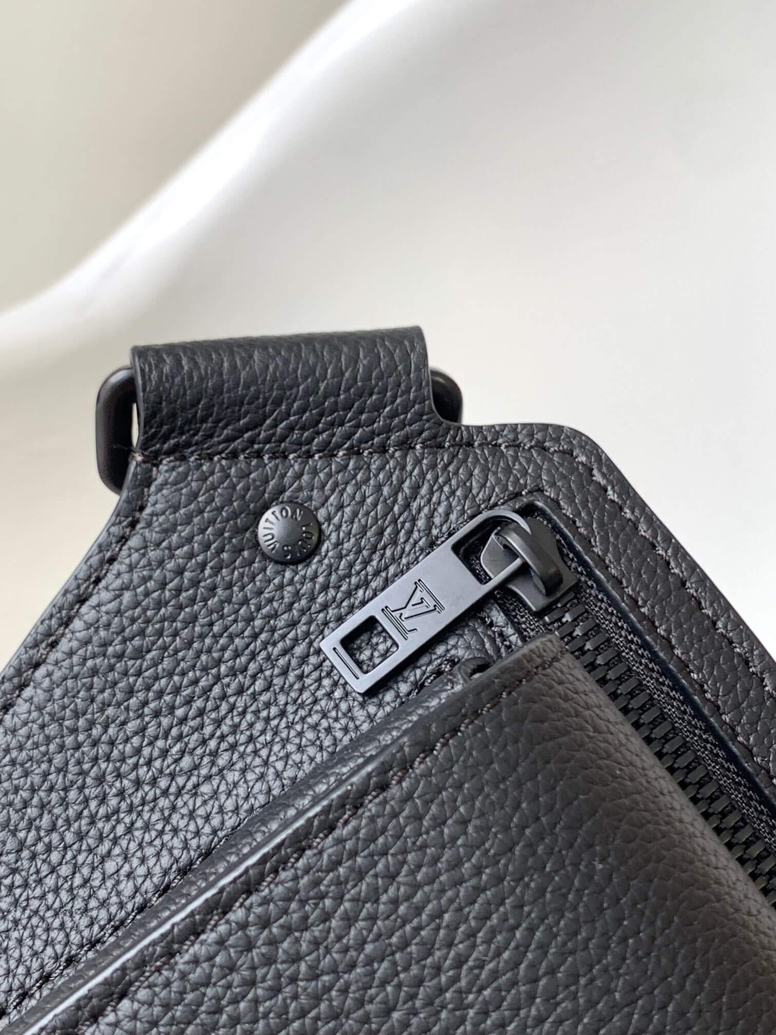 M57081 ルイヴィトン メンズ ショルダーバッグ スーパーコピー ギフトにおすすめ 大人の魅力 - 画像 (5)