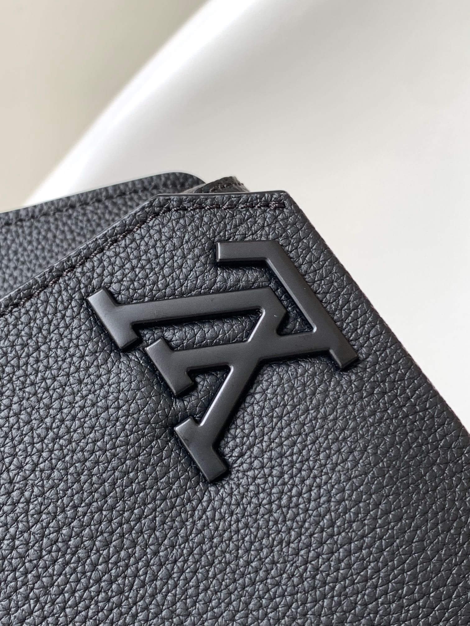 M57081 ルイヴィトン メンズ ショルダーバッグ スーパーコピー ギフトにおすすめ 大人の魅力 - 画像 (7)