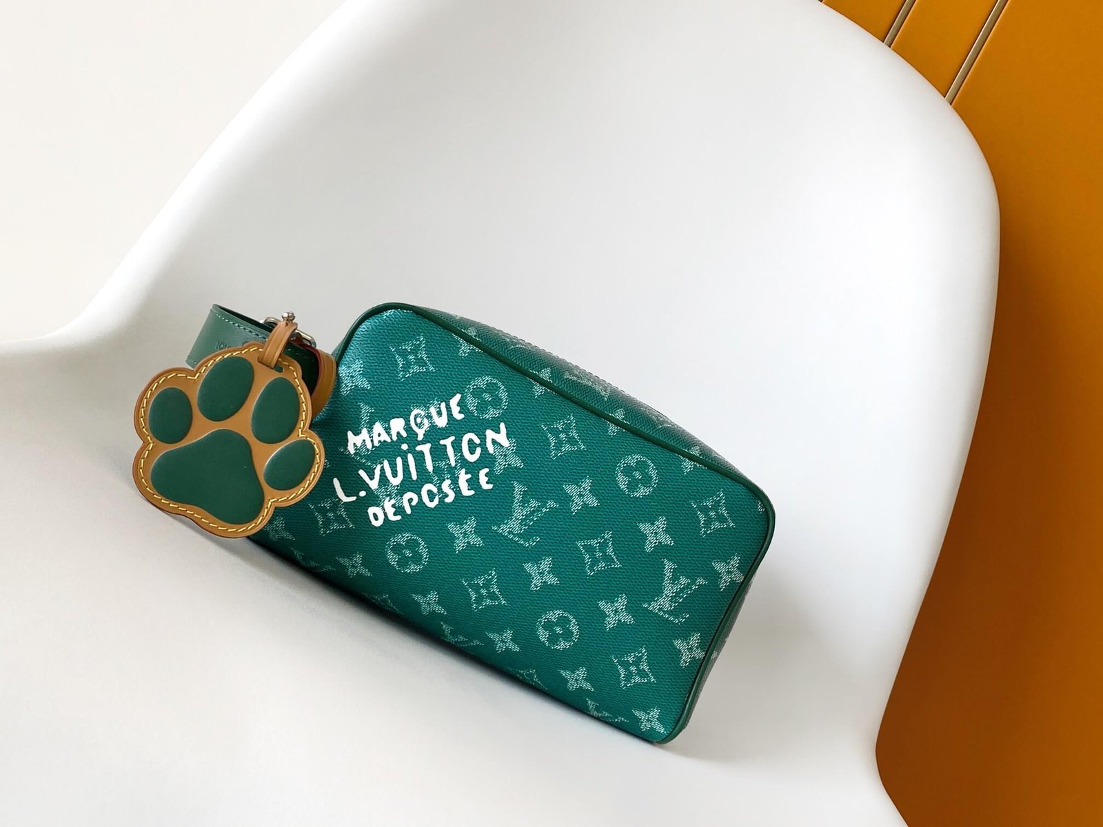 M12688 ルイヴィトン メンズ ショルダーバッグ コピー 数量限定 上質な仕上がり