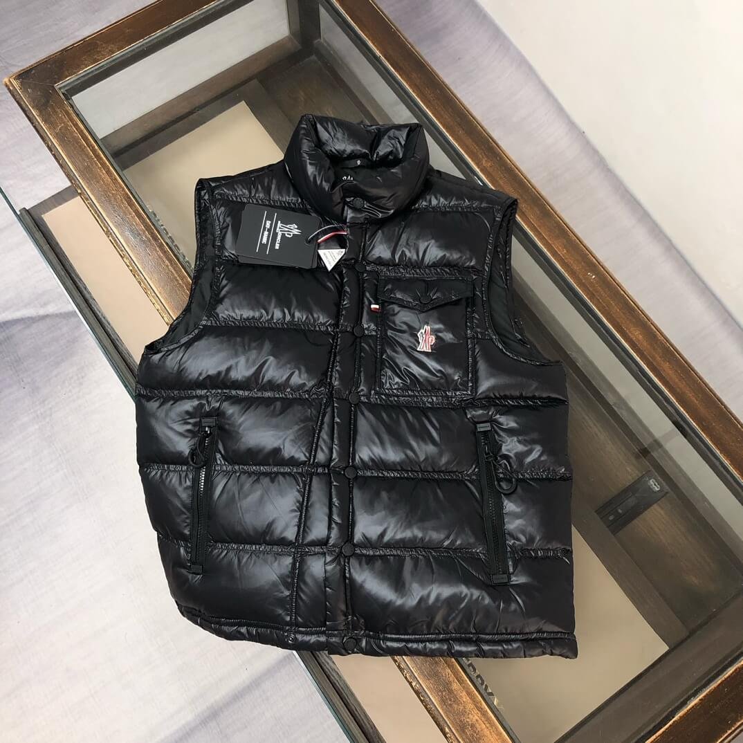 モンクレール メンズ ダウンジャケット 偽物 季節限定 ダウン