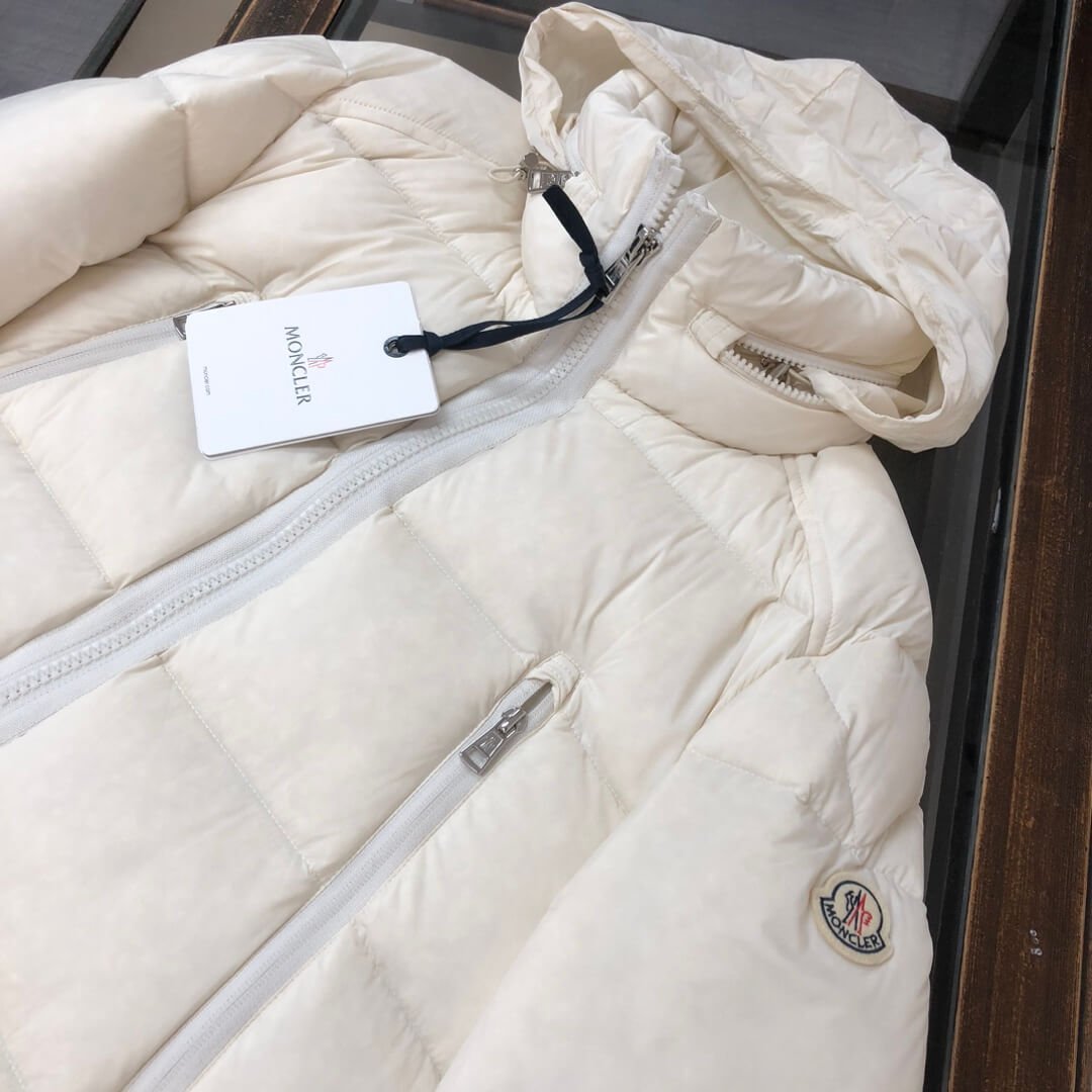 モンクレール メンズ ダウンジャケット コピー スタイリッシュ 軽やかな着心地 - 画像 (3)