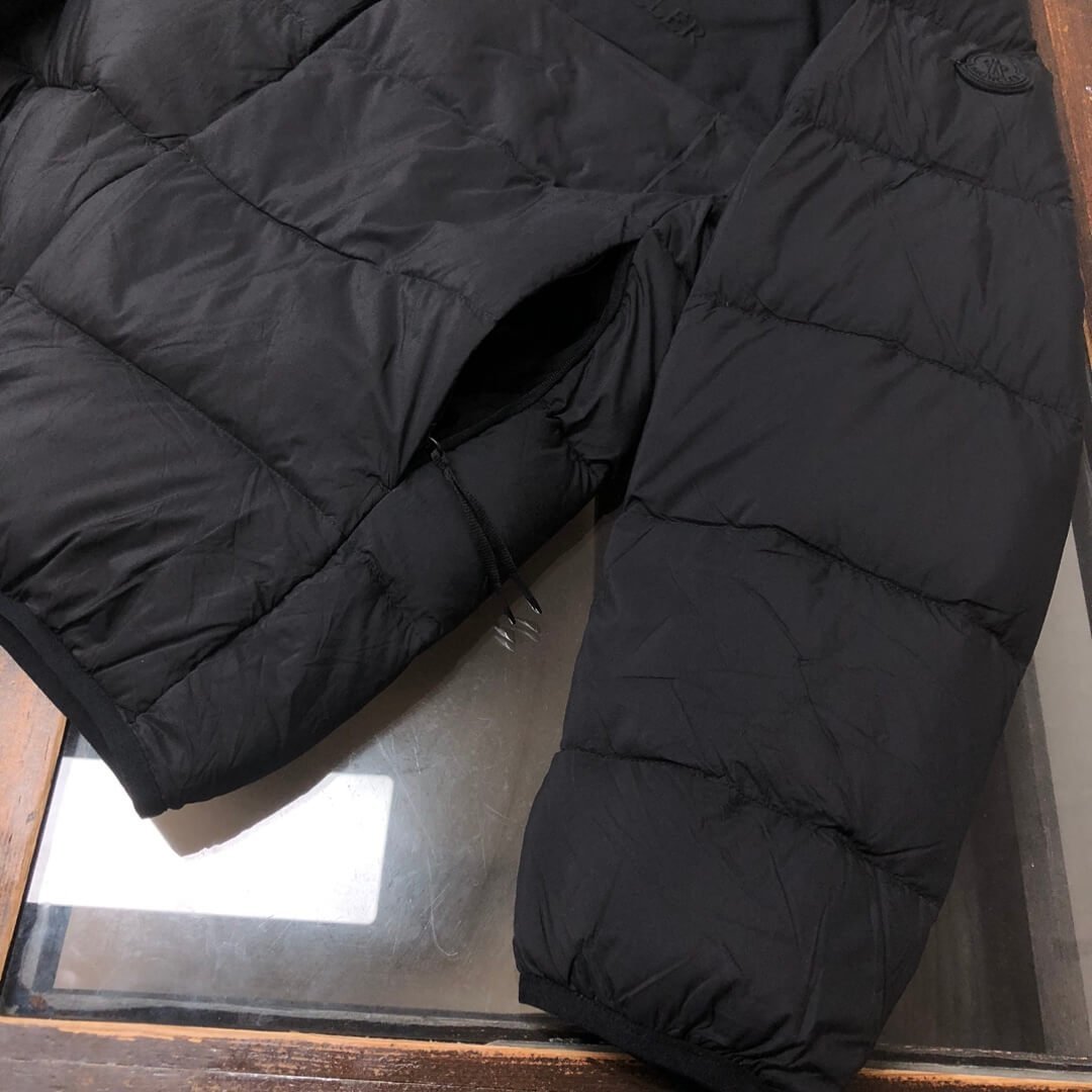 モンクレール メンズ ダウンジャケット コピー品 アウトドアに最適 軽やかな着心地 - 画像 (5)