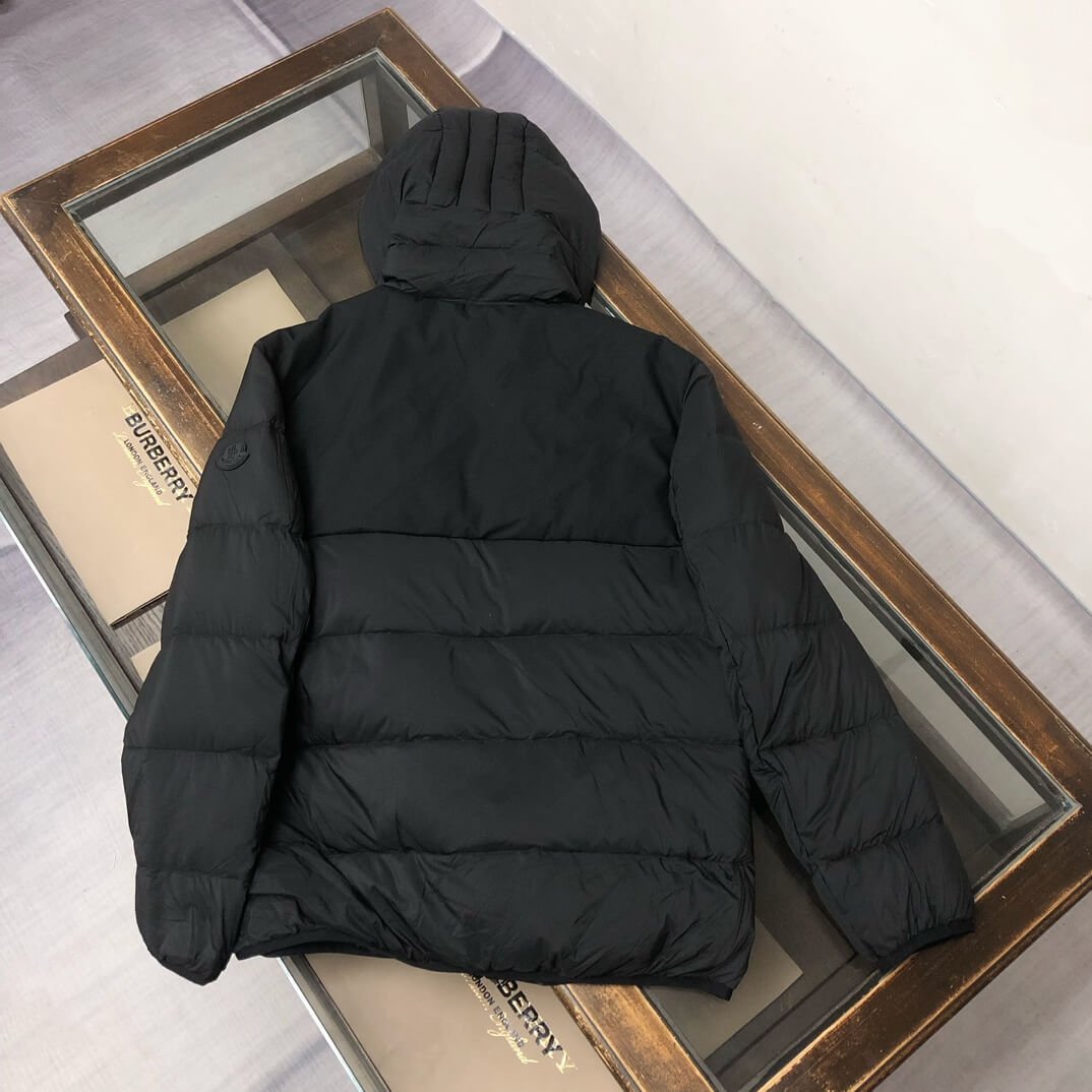 モンクレール メンズ ダウンジャケット コピー品 アウトドアに最適 軽やかな着心地 - 画像 (8)