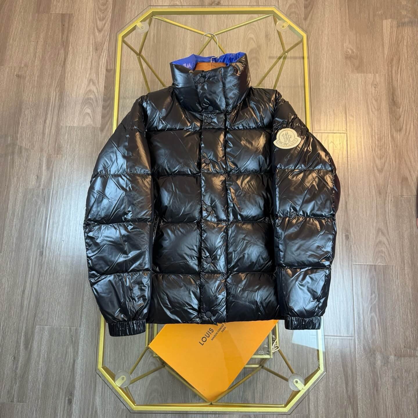 モンクレール メンズ ダウンジャケット 偽物 アウトドアに最適 新作