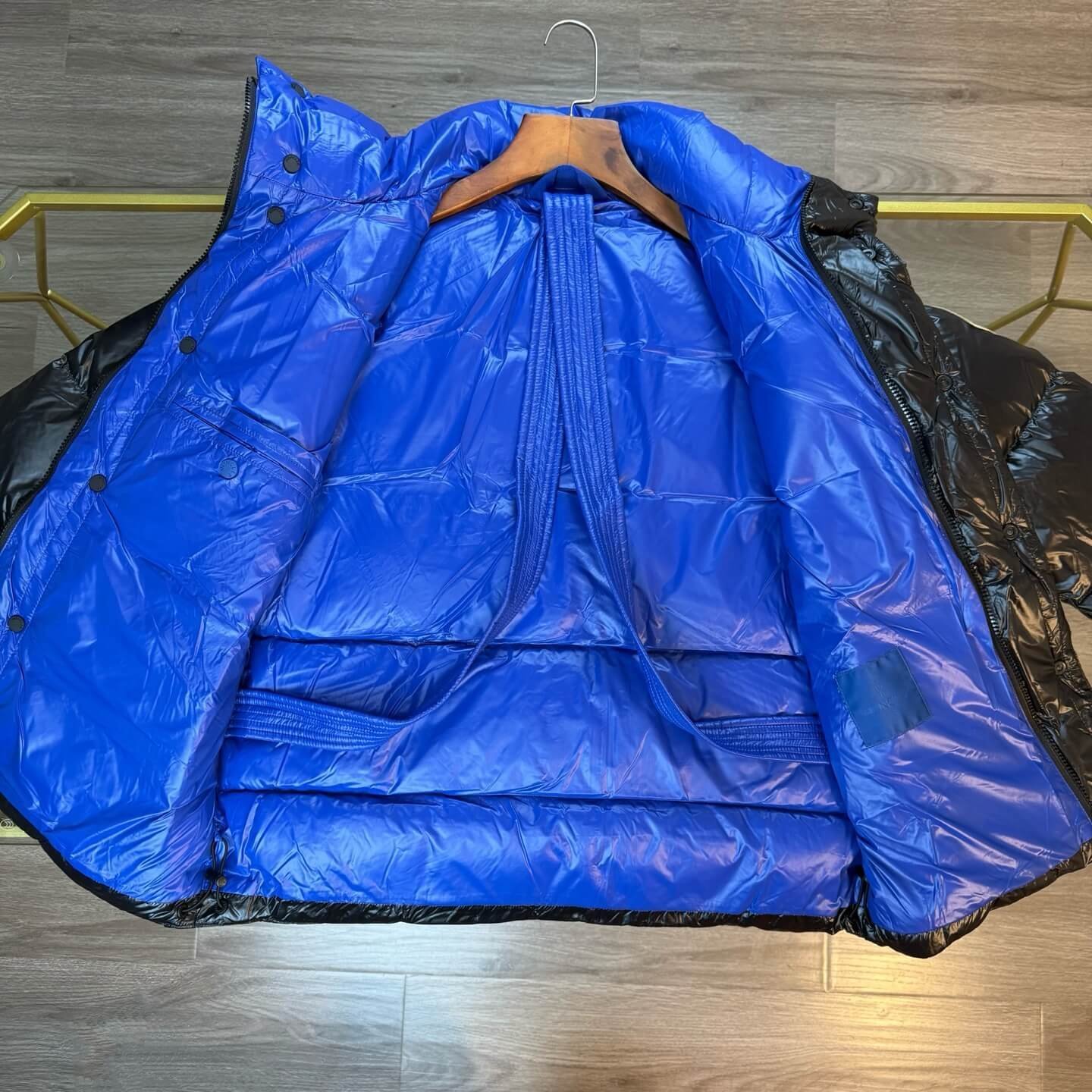 モンクレール メンズ ダウンジャケット 偽物 アウトドアに最適 新作 - 画像 (5)