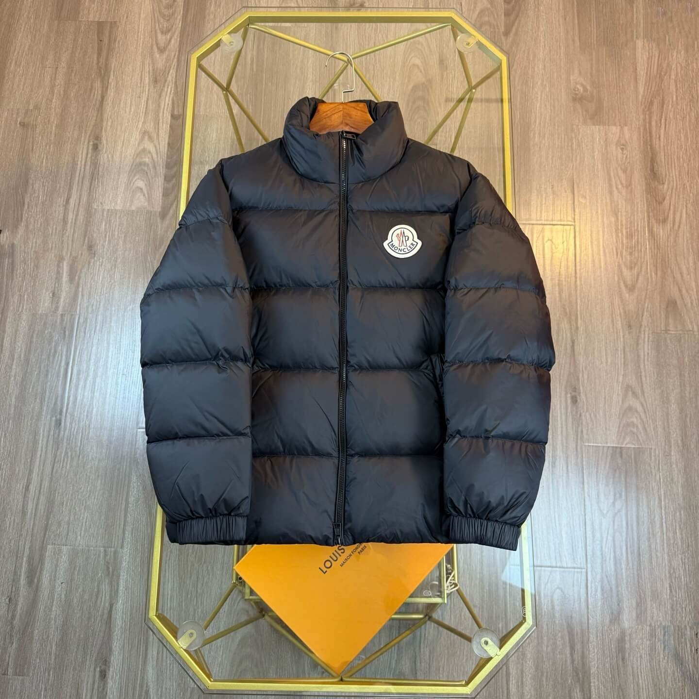 モンクレール メンズ ダウンジャケット コピー品 品質保証 アウトドアに最適