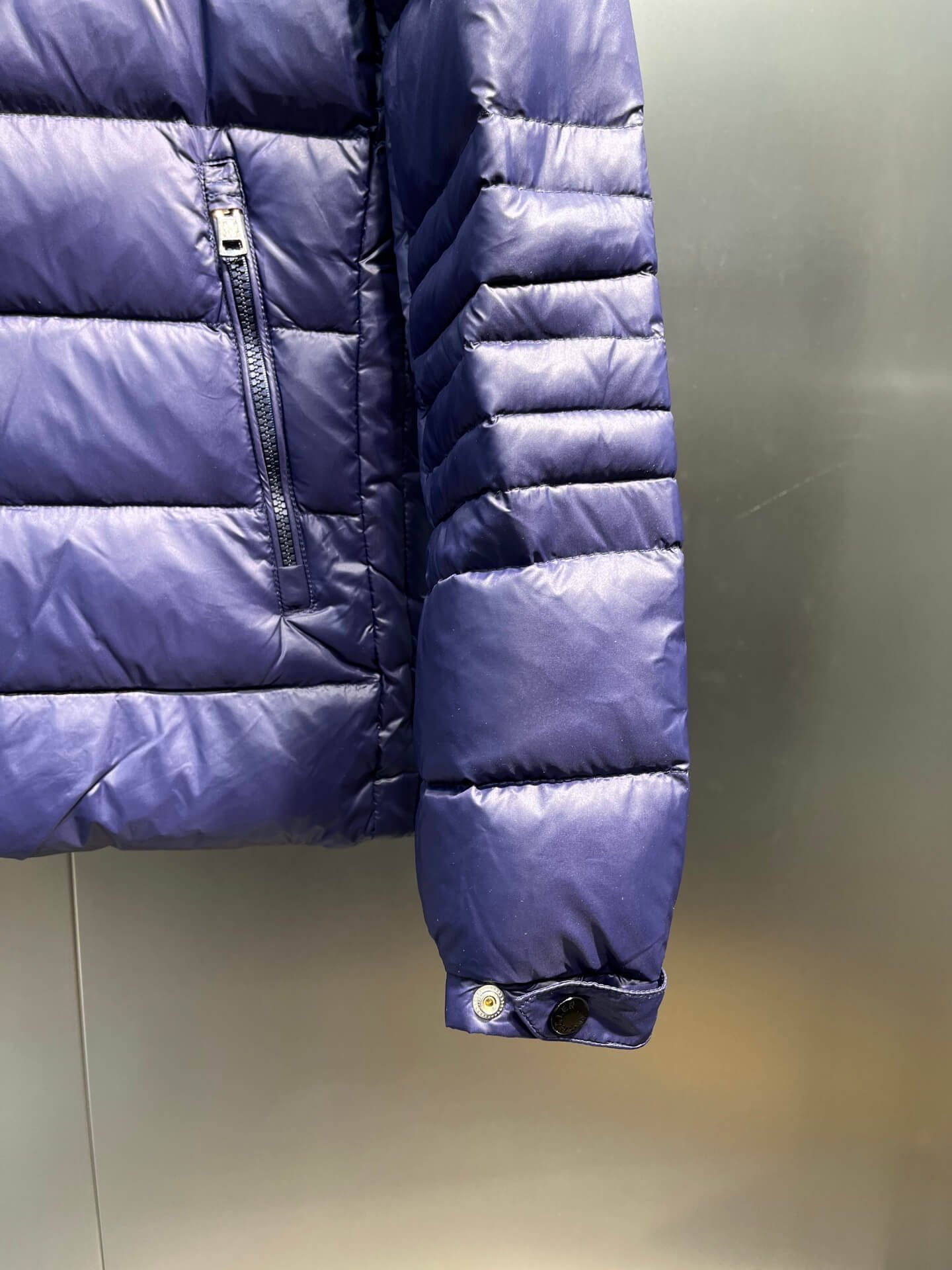 モンクレール メンズ ダウンジャケット スーパーコピー N級品 アウトドアに最適 - 画像 (4)